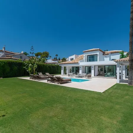 Luxury 5 Bed - Heated Pool Marbella